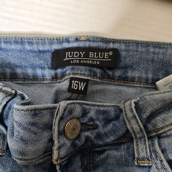 Judy Blue Slim Straight Jeans - Picture 2 of 3